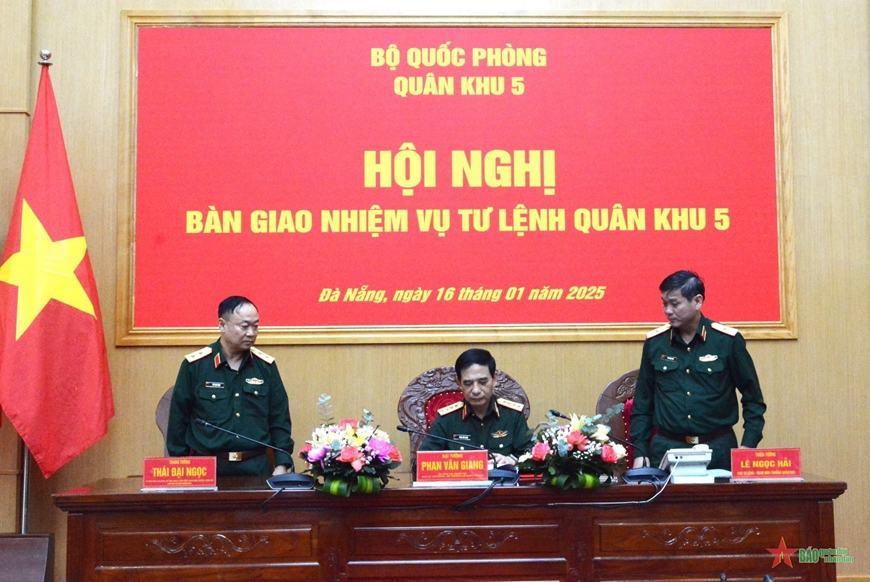 Đại tướng Phan Văn Giang chủ trì Hội nghị bàn giao nhiệm vụ Tư lệnh Quân khu 5
