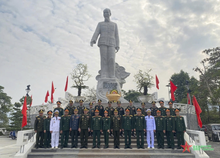 Học viện Quốc phòng tổ chức cho học viên Campuchia đi thực tế tại Hòa Bình