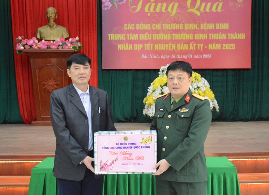 Tổng cục Công nghiệp Quốc phòng thăm, tặng quà Trung tâm Điều dưỡng Thương binh Thuận Thành
