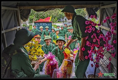 Gallery - Ký ức tươi nguyên của những người lính Quân khu 9