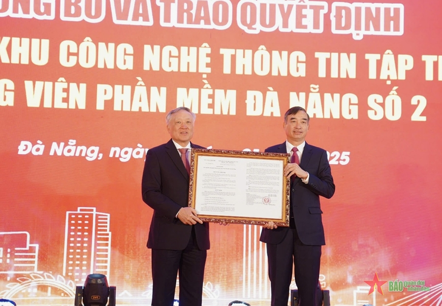 Phó thủ tướng Thường trực Nguyễn Hòa Bình dự khai trương Khu Công nghệ thông tin tập trung Công viên phần mềm Đà Nẵng số 2