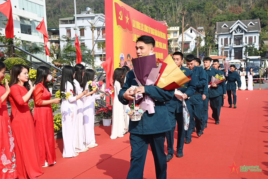 Thành phố Hạ Long (Quảng Ninh) đón quân nhân hoàn thành nghĩa vụ quân sự trở về địa phương