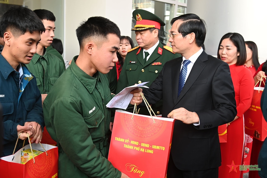 Thành phố Hạ Long (Quảng Ninh) đón quân nhân hoàn thành nghĩa vụ quân sự trở về địa phương