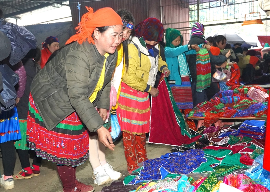 Đồng bào vùng cao Mèo Vạc rộn ràng đón Tết