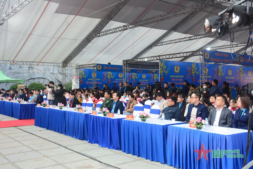Điện Biên: Trao 3.000 phần quà tặng đoàn viên công đoàn, người lao động