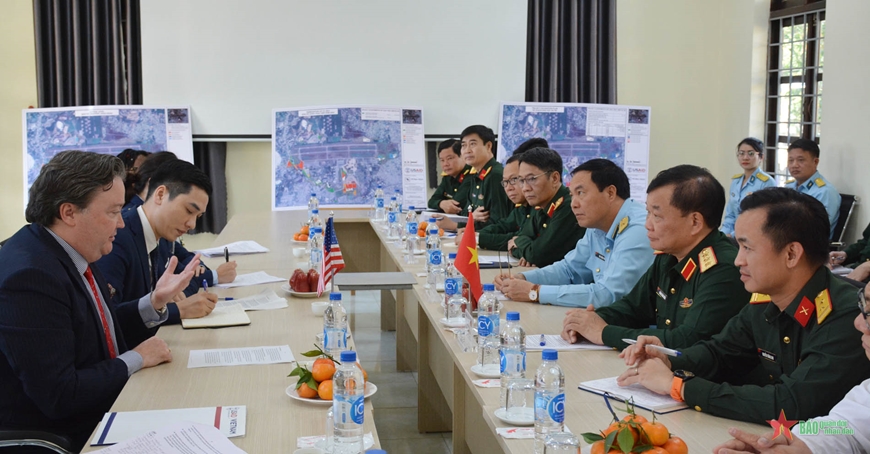 Thượng tướng Hoàng Xuân Chiến kiểm tra tiến độ xử lý dioxin tại sân bay Biên Hòa
