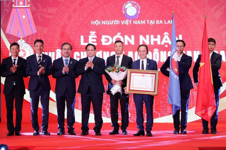 Thủ tướng Phạm Minh Chính và phu nhân dự chương trình Xuân Quê hương với cộng đồng người Việt Nam tại Ba Lan
