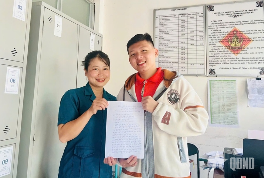 Tân cử nhân tình nguyện nhập ngũ