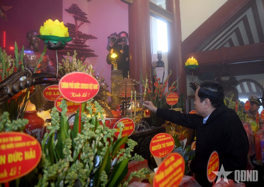Chủ tịch Quốc hội Trần Thanh Mẫn chủ trì Lễ dâng hương tưởng nhớ Chủ tịch Hồ Chí Minh