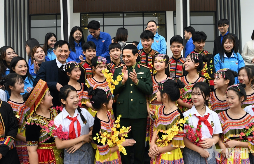 Đại tướng Phan Văn Giang thăm, tặng quà tại tỉnh Thái Nguyên