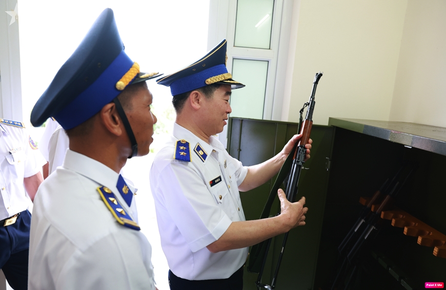 Bộ tư lệnh Cảnh sát biển kiểm tra chống khai thác IUU và chúc Tết các đơn vị