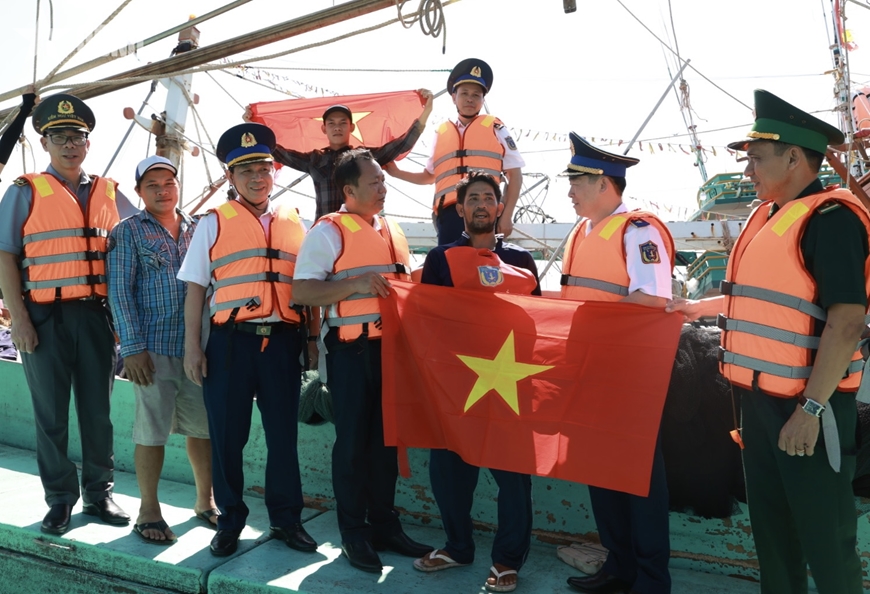 Bộ tư lệnh Cảnh sát biển kiểm tra chống khai thác IUU và chúc Tết các đơn vị Bộ tư lệnh Cảnh sát biển kiểm tra chống khai thác IUU và chúc Tết các đơn vị