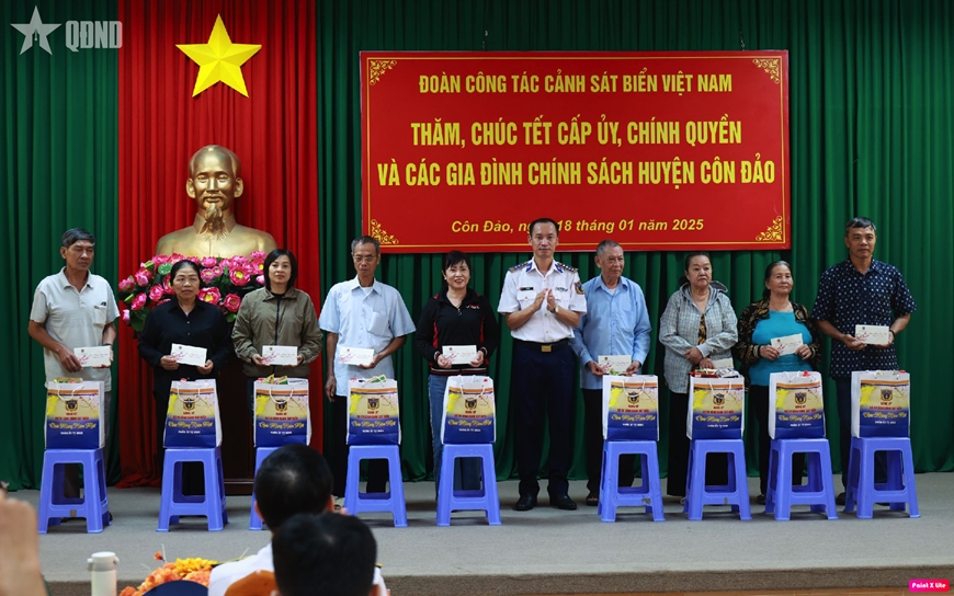 Bộ tư lệnh Cảnh sát biển kiểm tra chống khai thác IUU và chúc Tết các đơn vị