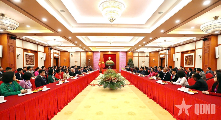 Tổng Bí thư Tô Lâm tiếp đoàn kiều bào tiêu biểu tham dự chương trình Xuân Quê hương 2025