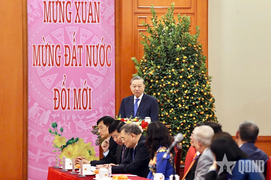 Tổng Bí thư Tô Lâm tiếp đoàn kiều bào tiêu biểu tham dự chương trình Xuân Quê hương 2025