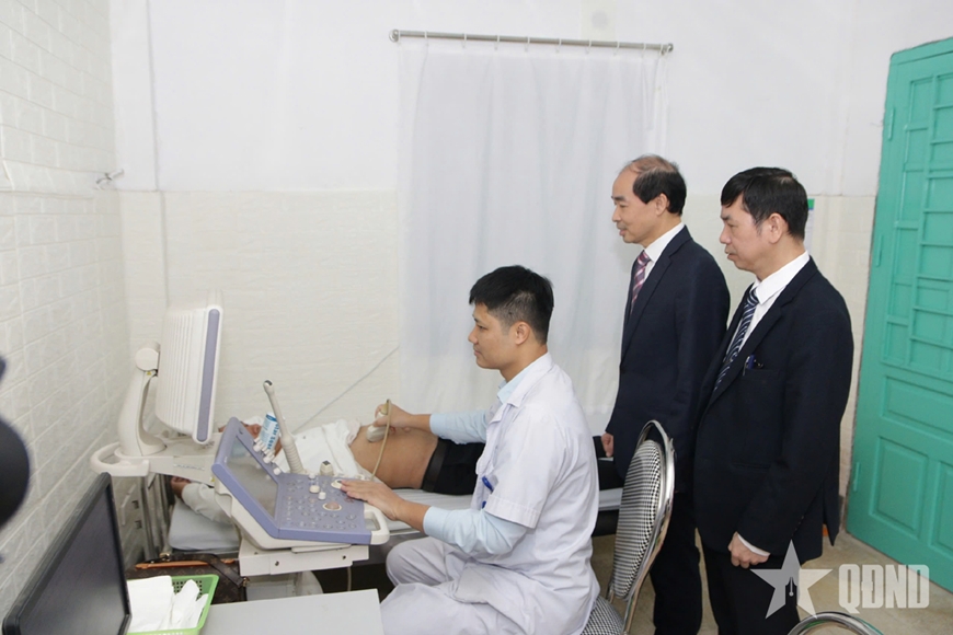 Không ngừng nâng cao chất lượng chăm sóc sức khỏe nhân dân