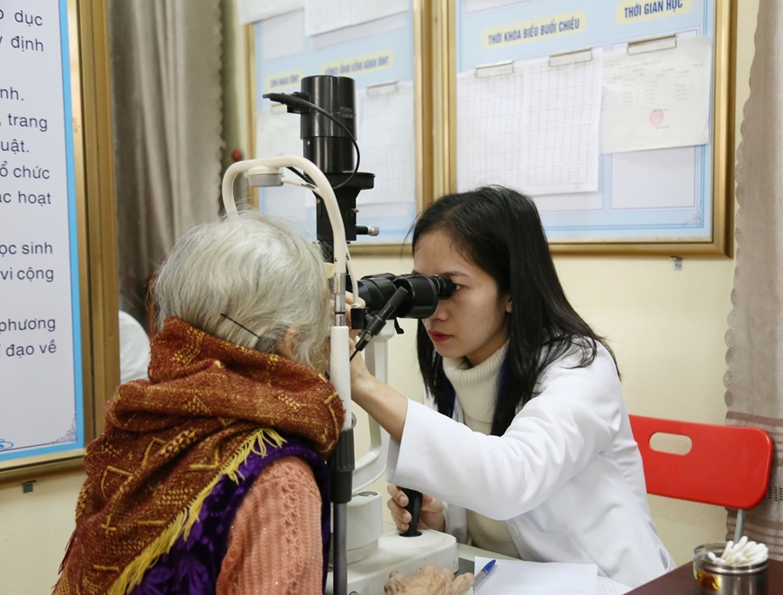 Khám bệnh, cấp thuốc miễn phí giúp hơn 1.000 người dân tỉnh Hưng Yên