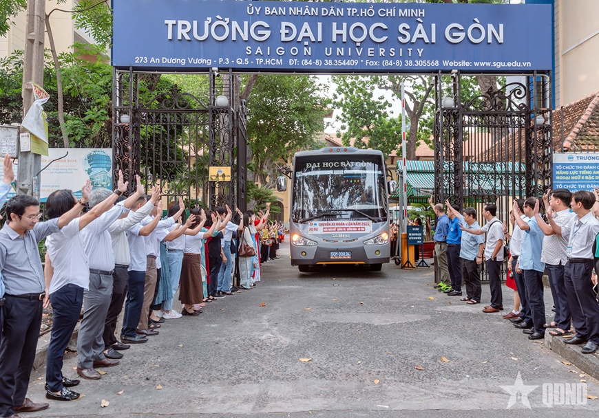 TP Hồ Chí Minh: Nhiều chuyến xe miễn phí đưa sinh viên về quê đón Tết