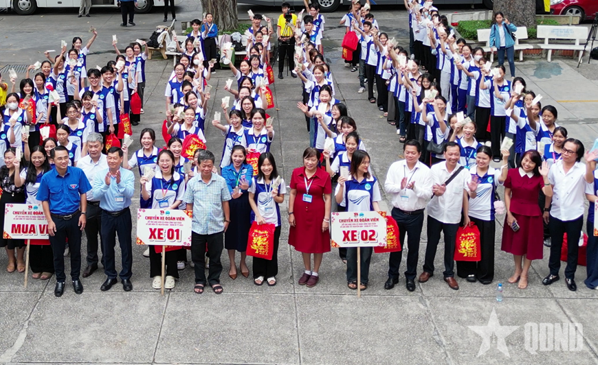 TP Hồ Chí Minh: Nhiều chuyến xe miễn phí đưa sinh viên về quê đón Tết