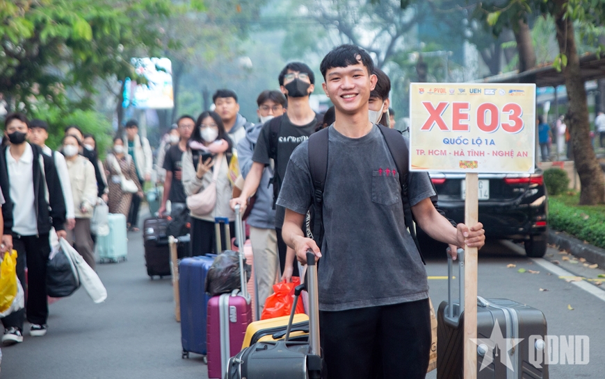 TP Hồ Chí Minh: Nhiều chuyến xe miễn phí đưa sinh viên về quê đón Tết