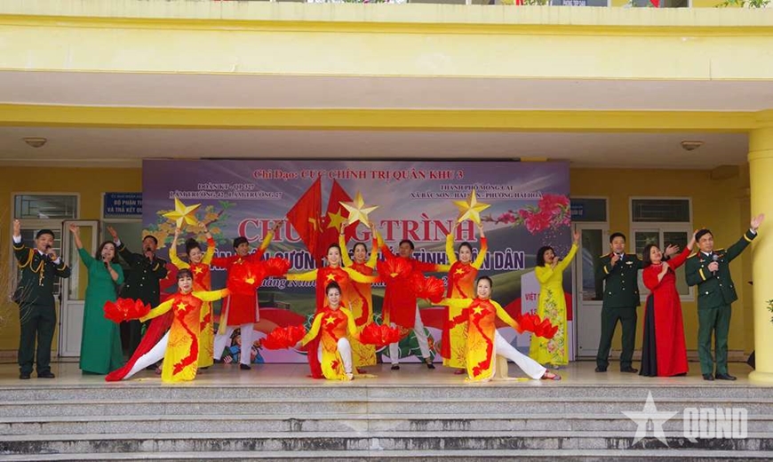Ấm áp chương trình “Xuân biên cương, Tết thắm tình Quân dân”