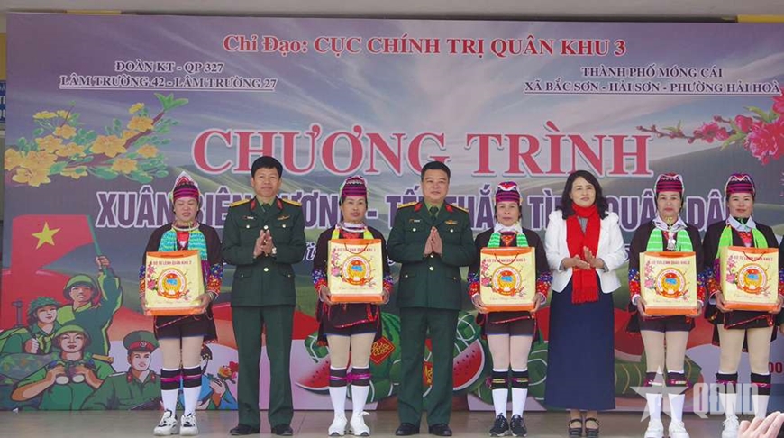 Ấm áp chương trình “Xuân biên cương, Tết thắm tình Quân dân”