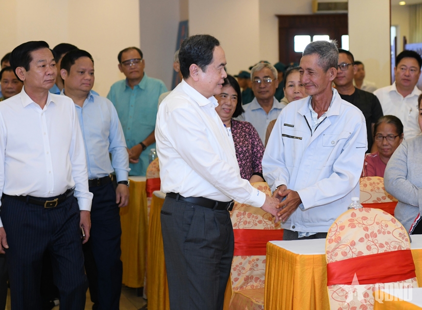 Chủ tịch Quốc hội Trần Thanh Mẫn thăm, tặng quà Tết đồng bào, chiến sĩ tại Cần Thơ
