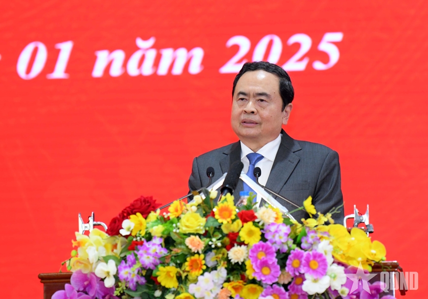 Chủ tịch Quốc hội Trần Thanh Mẫn thăm, tặng quà Tết đồng bào, chiến sĩ tại Cần Thơ