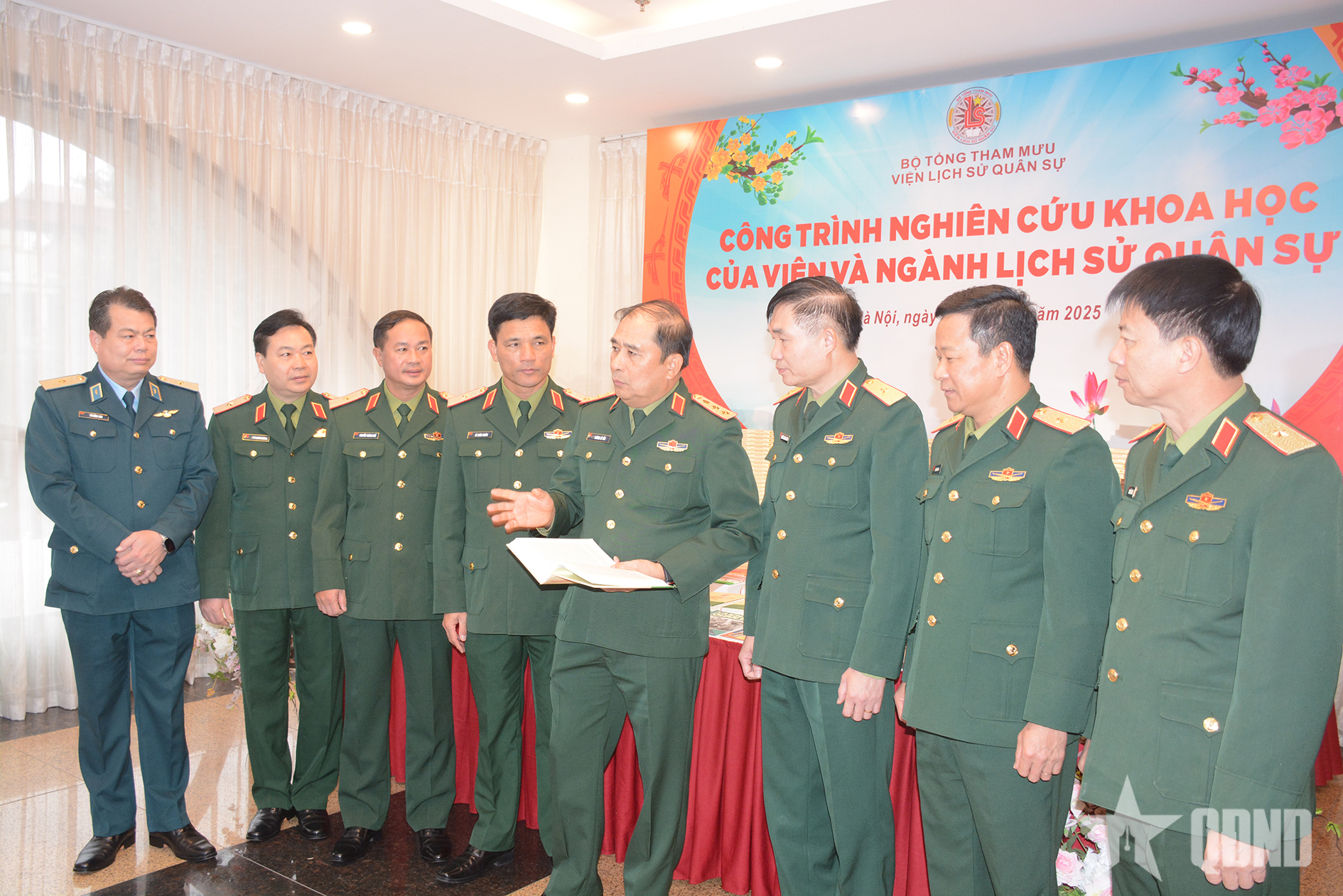 Thượng tướng Phùng Sĩ Tấn chỉ đạo Hội nghị tổng kết công tác lịch sử quân sự toàn quân