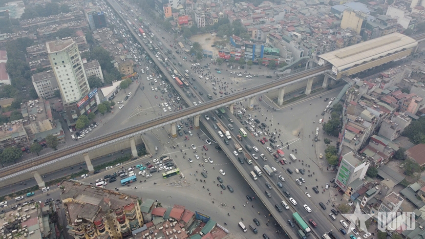 Nút giao Khuất Duy Tiến - Nguyễn Trãi thông thoáng nhưng đường Nguyễn Xiển ùn tắc kéo dài