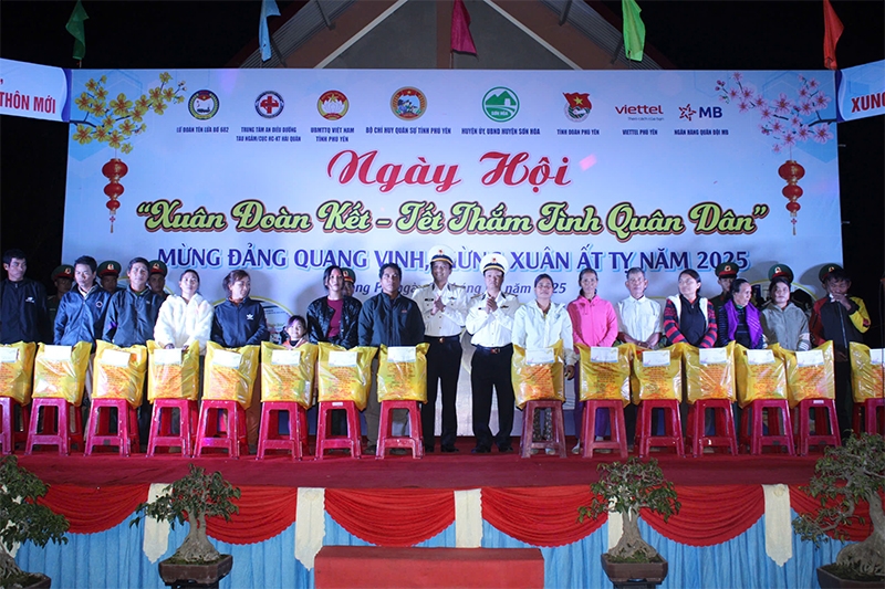 Lữ đoàn 682, Vùng 4 Hải quân, phối hợp tổ chức Ngày hội “Xuân đoàn kết - Tết thắm tình quân dân năm 2025”