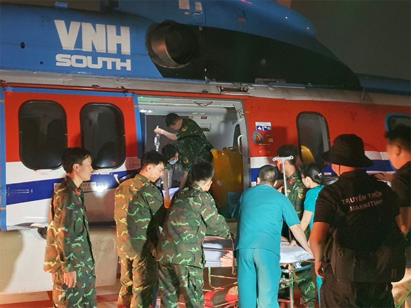 Bay cấp cứu kịp thời đưa bệnh nhân từ đảo Trường Sa Lớn về đất liền điều trị