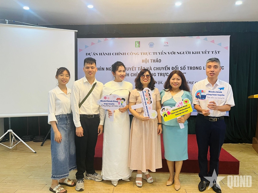 Hành trình không ngừng vươn lên của nữ sinh viên khiếm thị