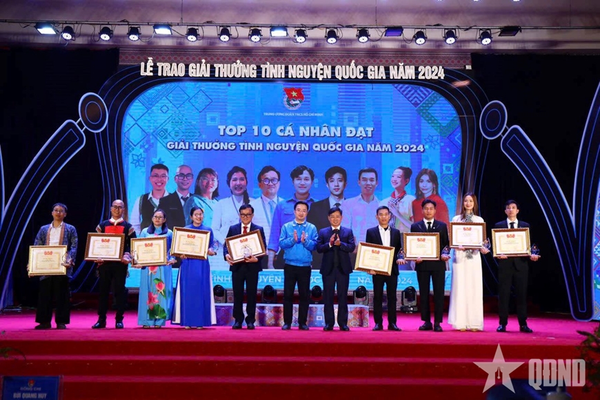 Hành trình không ngừng vươn lên của nữ sinh viên khiếm thị