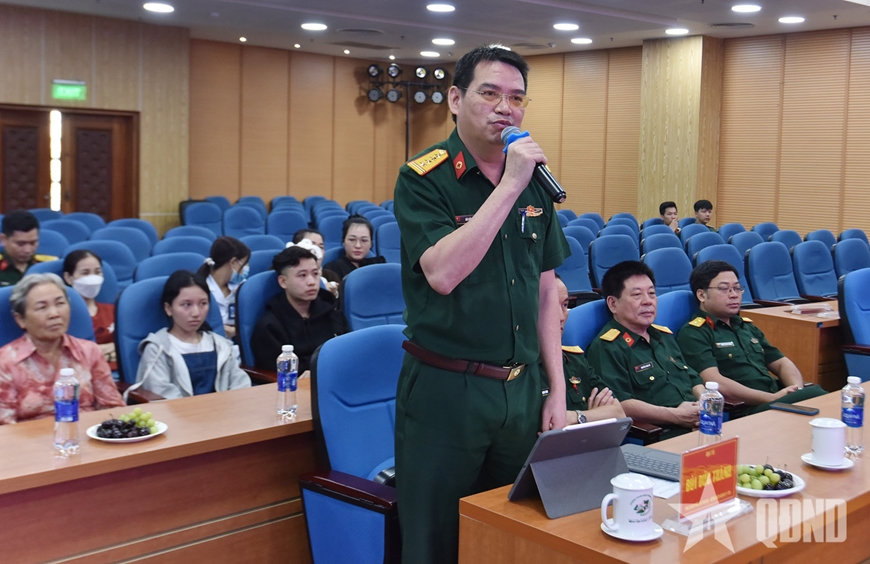 Bệnh viện Quân y 175 chúc Tết cán bộ, nhân viên y tế ở Bệnh xá đảo Trường Sa