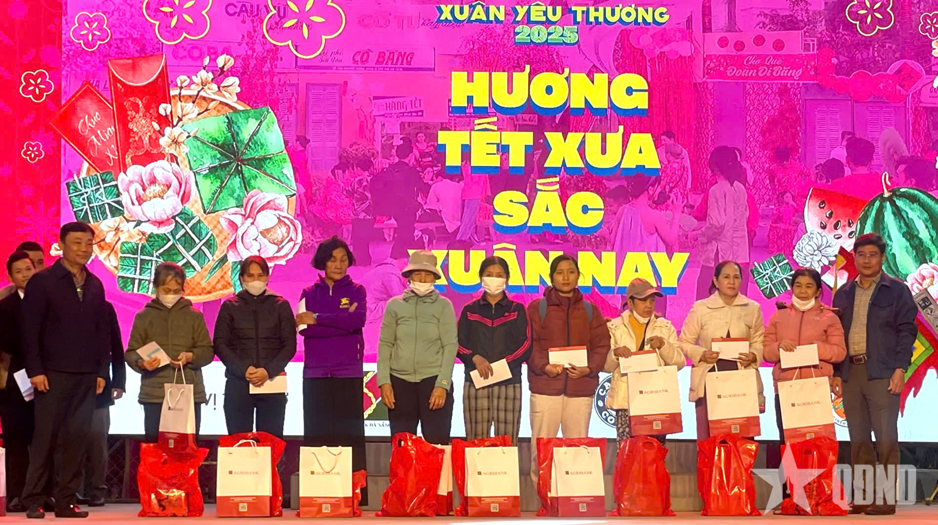 Rộn ràng “Xuân yêu thương 2025” trên phố biển Đà Nẵng