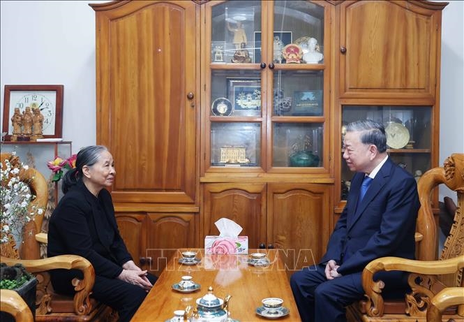 Tổng Bí thư Tô Lâm thắp hương tưởng niệm Tổng Bí thư Nguyễn Phú Trọng