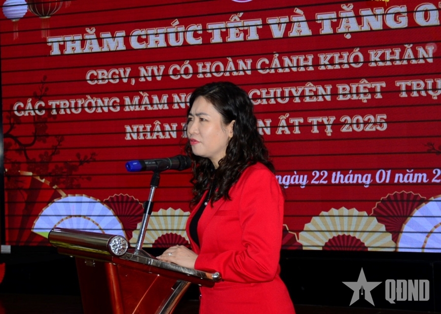 Hà Nội: Chúc Tết, tặng quà 170 giáo viên mầm non có hoàn cảnh khó khăn