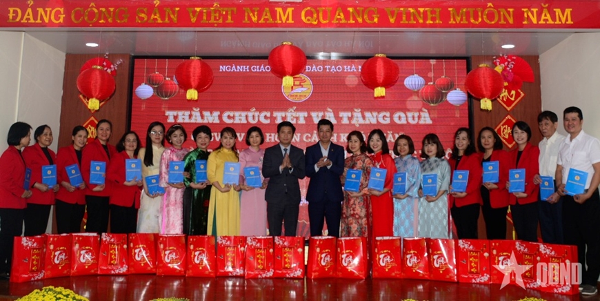 Hà Nội: Chúc Tết, tặng quà 170 giáo viên mầm non có hoàn cảnh khó khăn