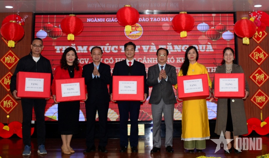 Hà Nội: Chúc Tết, tặng quà 170 giáo viên mầm non có hoàn cảnh khó khăn