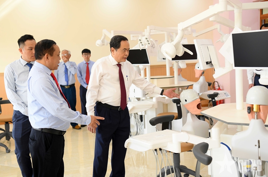 Chủ tịch Quốc hội Trần Thanh Mẫn thăm, chúc Tết các cơ sở giáo dục tại Cần Thơ