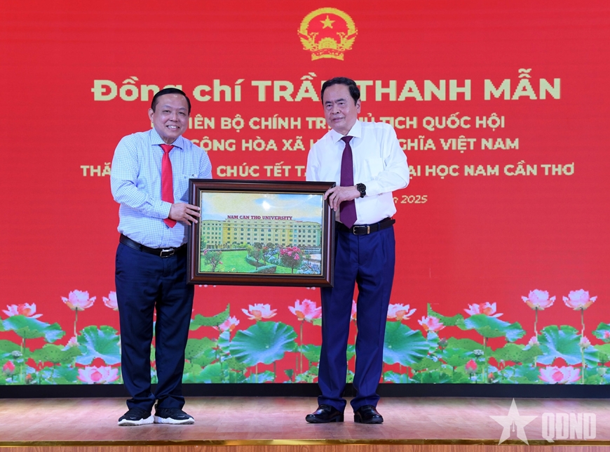Chủ tịch Quốc hội Trần Thanh Mẫn thăm, chúc Tết các cơ sở giáo dục tại Cần Thơ