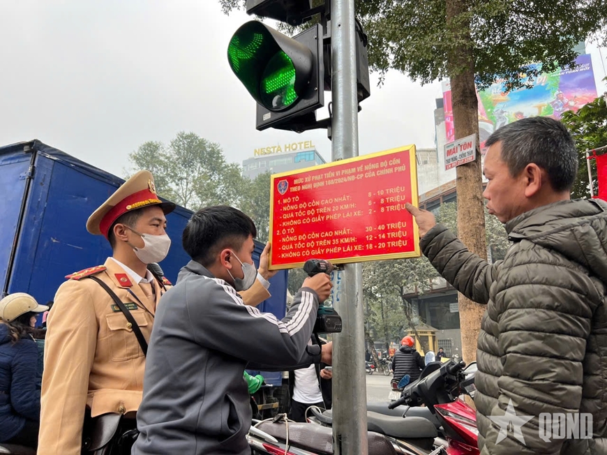 Hà Nội: Lắp đặt biển tuyên truyền mức xử phạt theo Nghị định 168