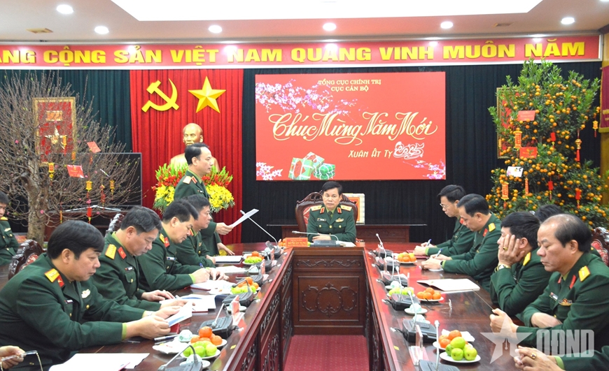 Trung tướng Đỗ Xuân Tụng thăm, chúc Tết Cục Cán bộ (Tổng cục Chính trị)