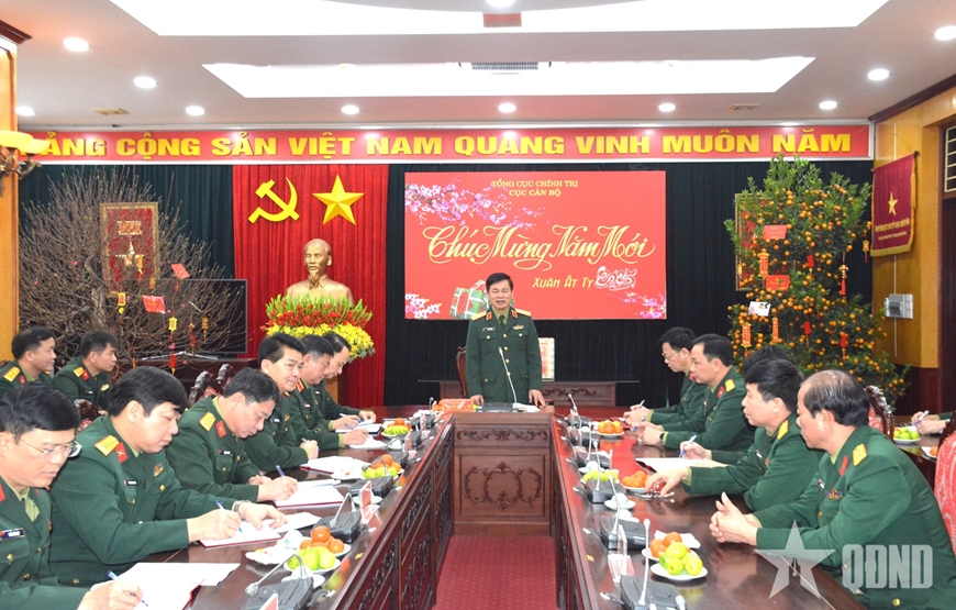 Trung tướng Đỗ Xuân Tụng thăm, chúc Tết Cục Cán bộ (Tổng cục Chính trị)