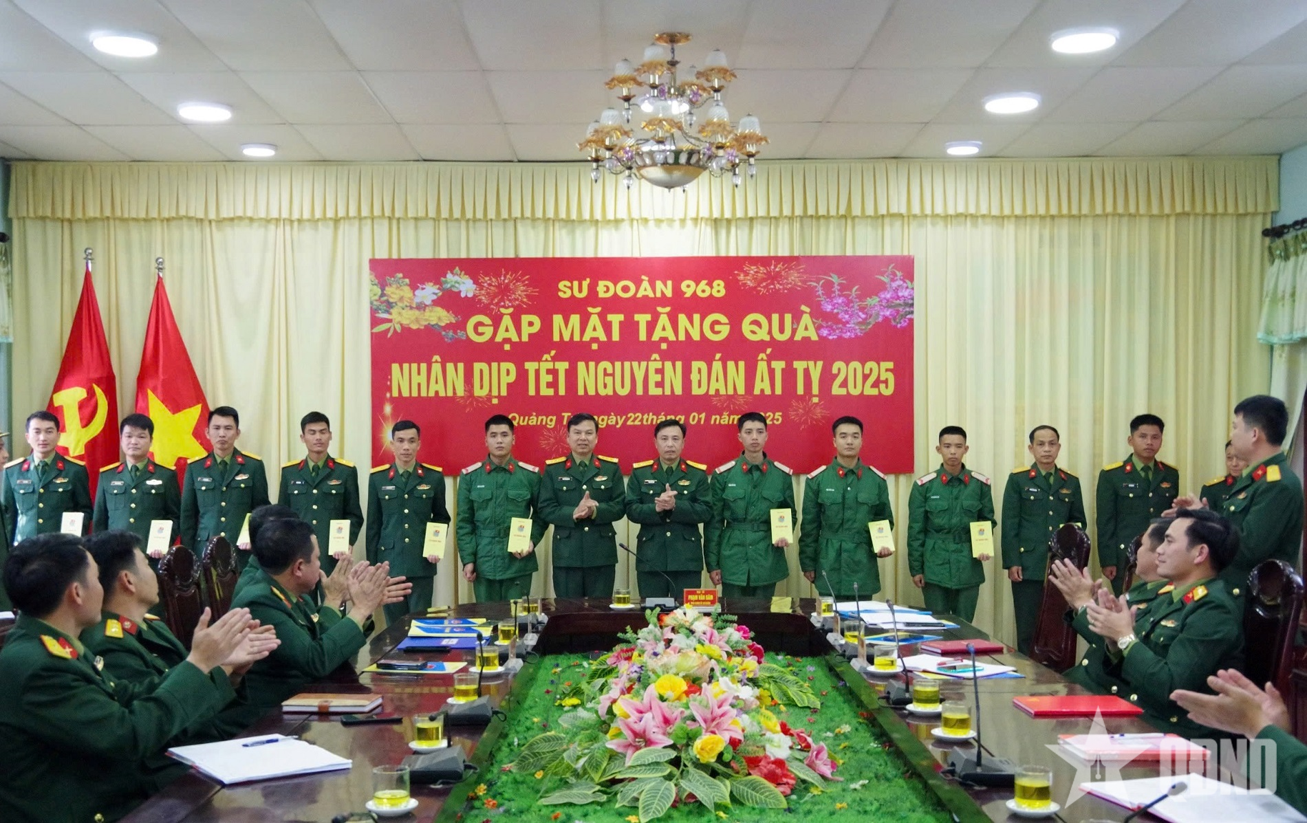 Sư đoàn 968 (Quân khu 4) gặp mặt, tặng quà Tết cán bộ, chiến sĩ