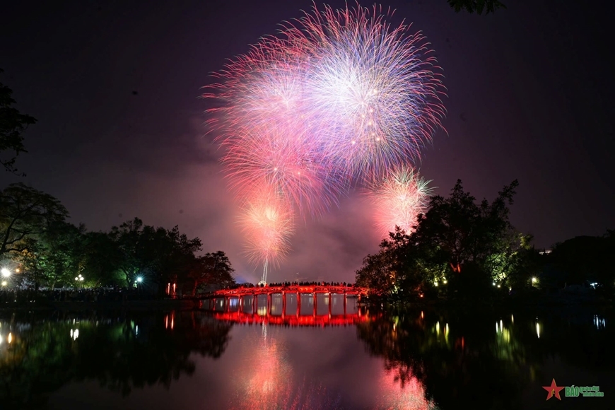 Chi tiết 30 điểm bắn pháo hoa Tết Nguyên đán 2025 tại Hà Nội