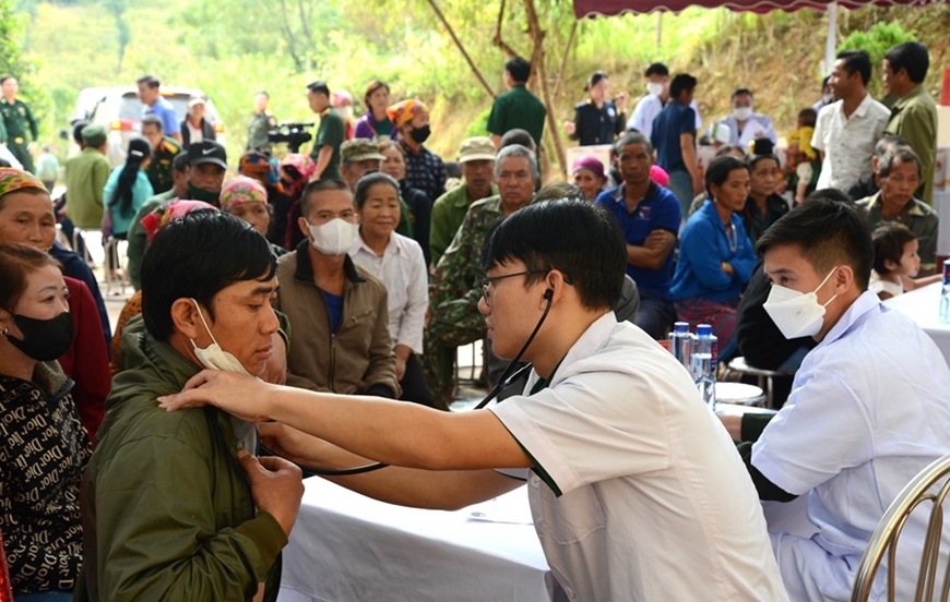 “Tình sâu hơn nước Hồng Hà, Cửu Long!”