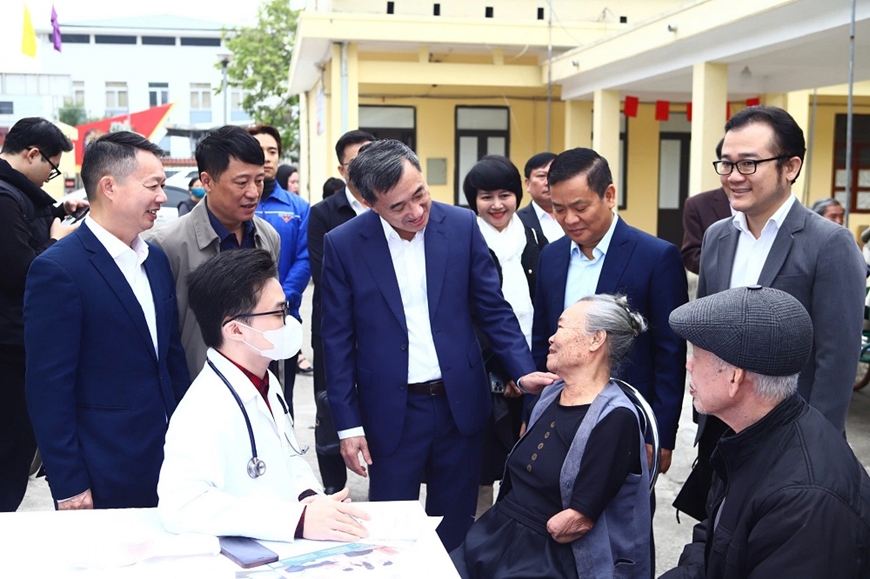 Lãnh đạo Bộ Y tế thăm, tặng quà Tết Trung tâm Điều dưỡng Thương binh Thuận Thành