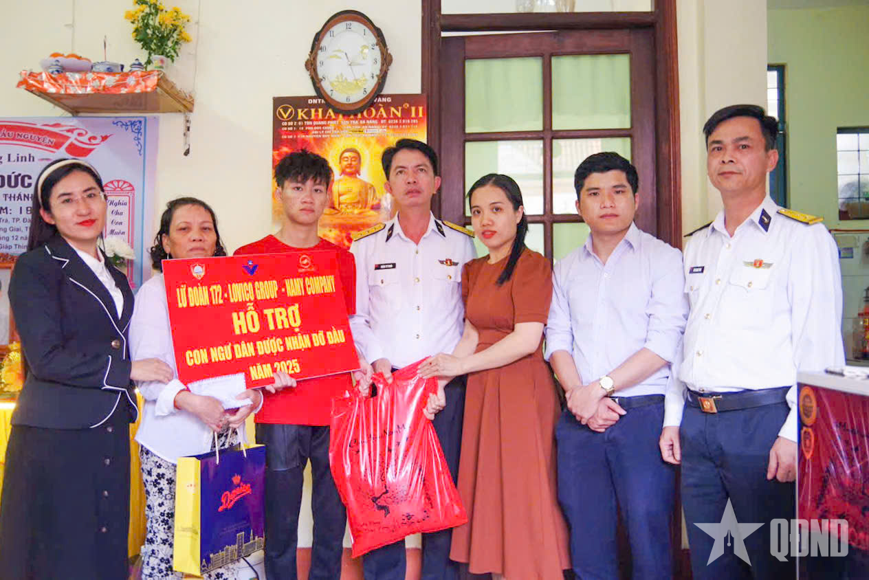 Lữ đoàn 172 (Vùng 3 Hải quân): Thăm, tặng quà con ngư dân được nhận đỡ đầu